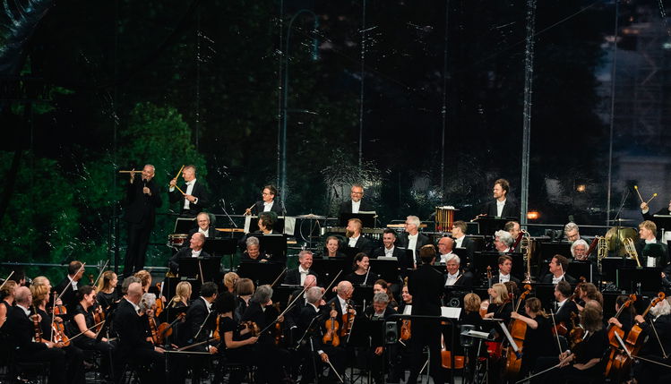 Oslo-filharmoniens slagverkgruppe på Slottsplassen